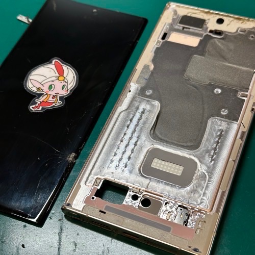 破損したディスプレイの取り外し工程