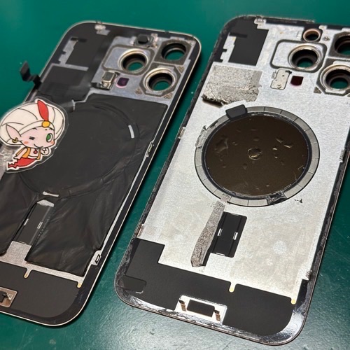 取り付けパーツを新しいバックガラスに移植2