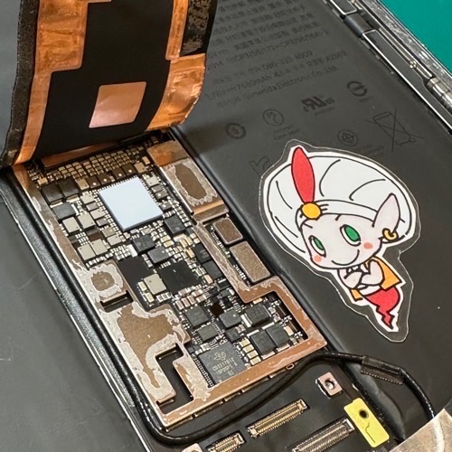 iPadProの基盤コネクタ取り外し