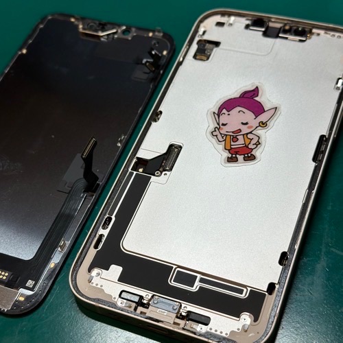iPhone14Plusの画面取り外し作業