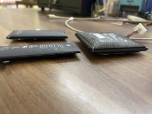 バッテリーが膨らんでいる様子です